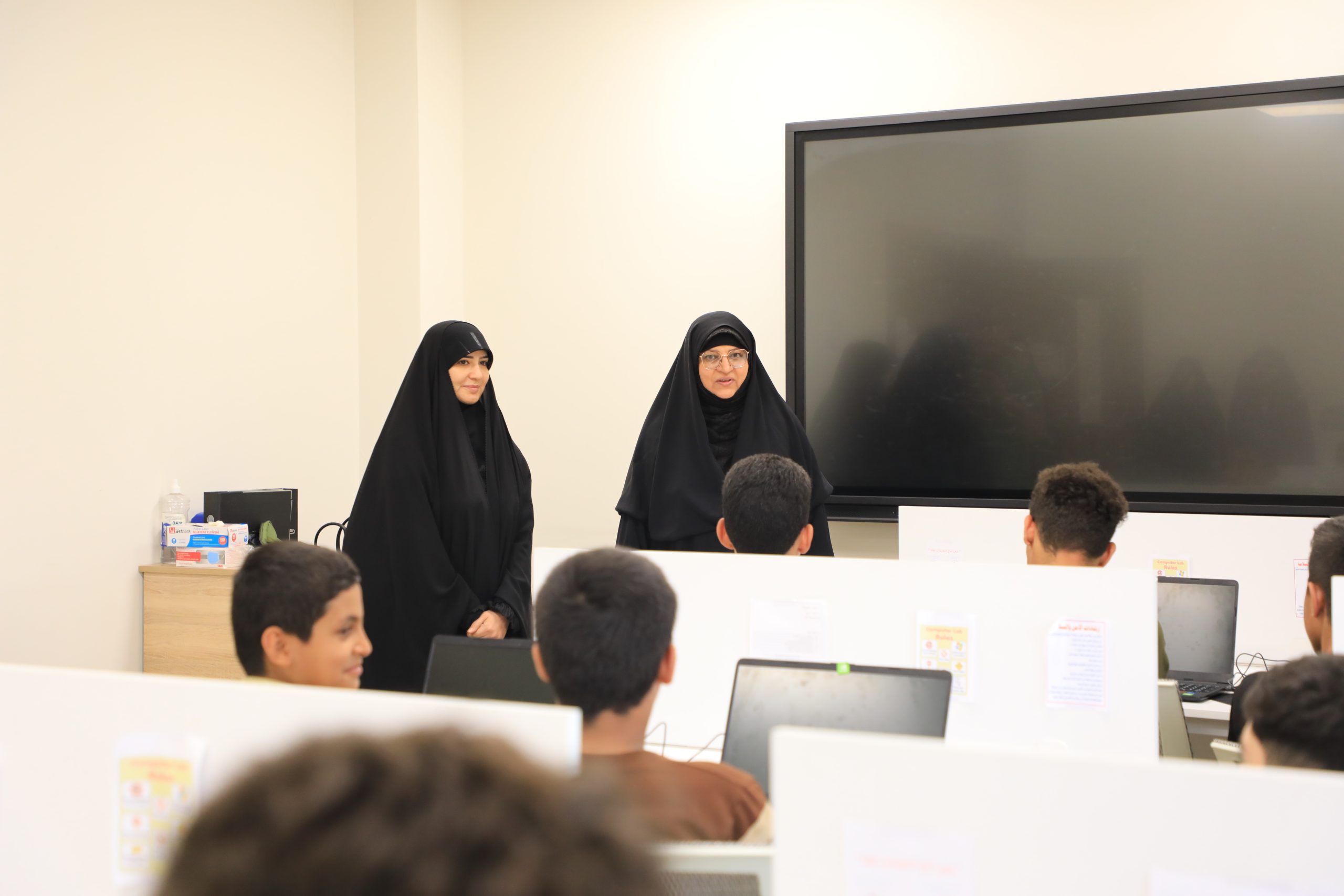 جامعة الزهراء (عليها السلام) للبنات تستضيف دورة في قيادة الحاسوب