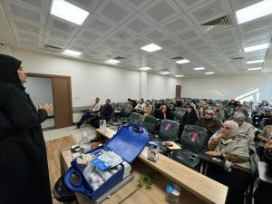 "إجراءات الإسعافات الأولية" دورة نظمتها كلية الصيدلة وكلية التقنيات الصحية والطبية في جامعة الزهراء ع للبنات